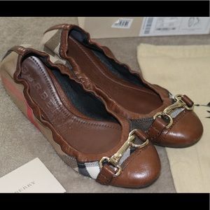 Authentic Burberry Shipley brown ballet flats